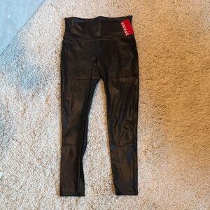 New SPANX shape Faux Leather Leggings Black petite length 24.5 Medium stretchy